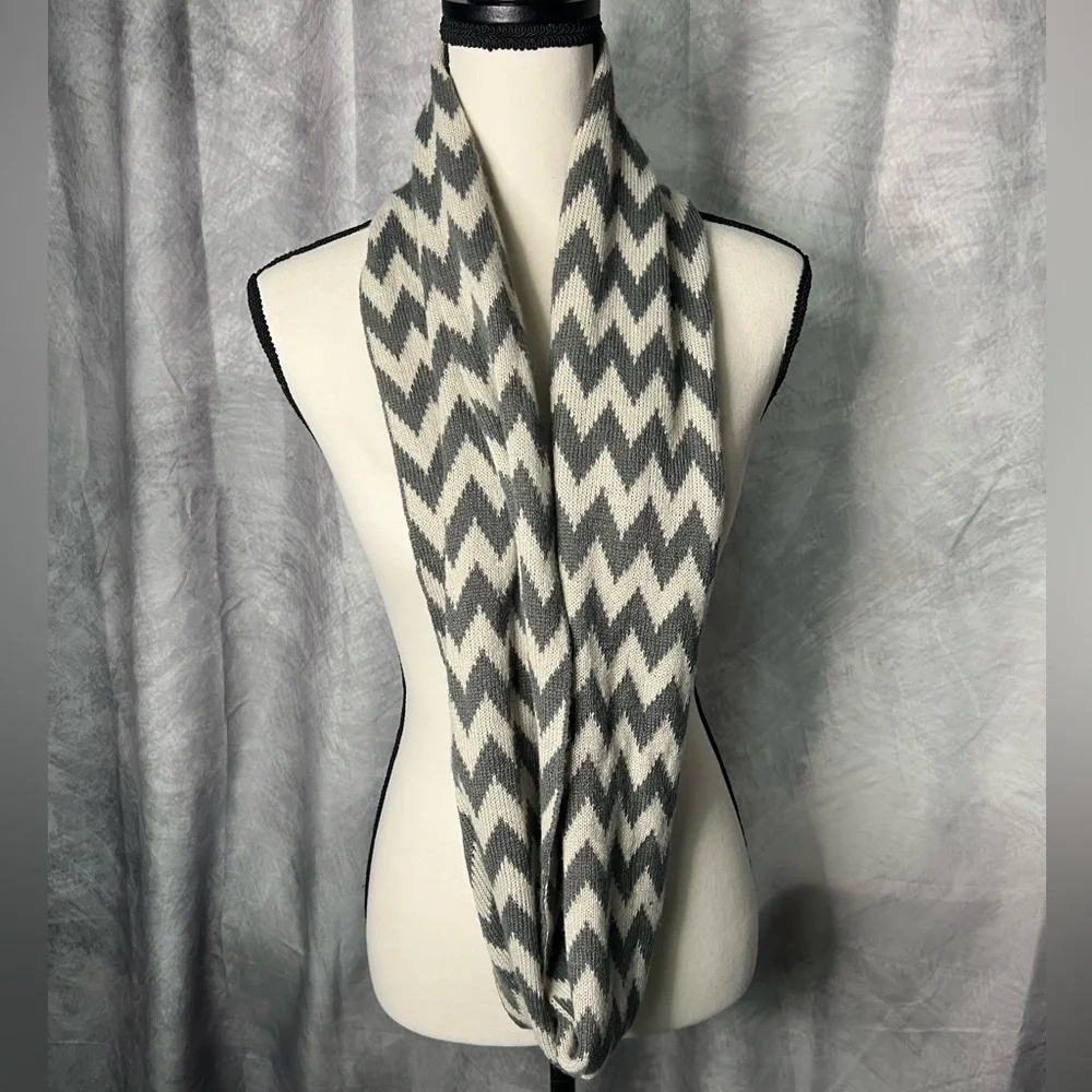 Gray & Cream Chevron Pattern Infinity Scarf